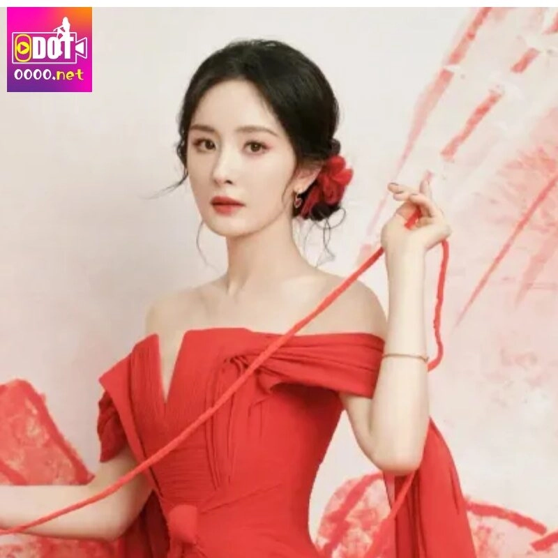 Dương Mịch trong bộ trang phục cá tính.